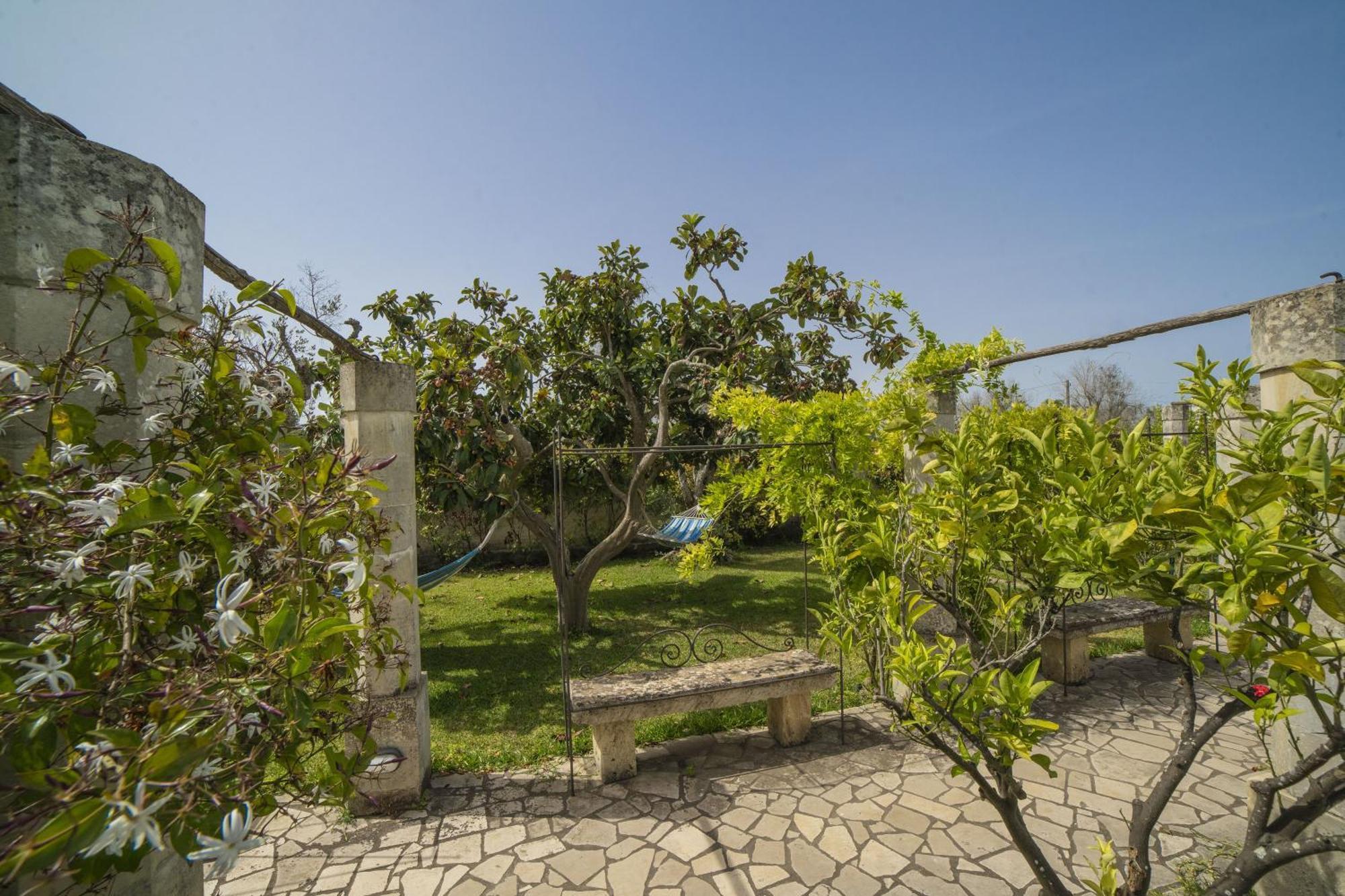 Villa Lisa Garden And Pool - Happy Rentals Melendugno Eksteriør billede